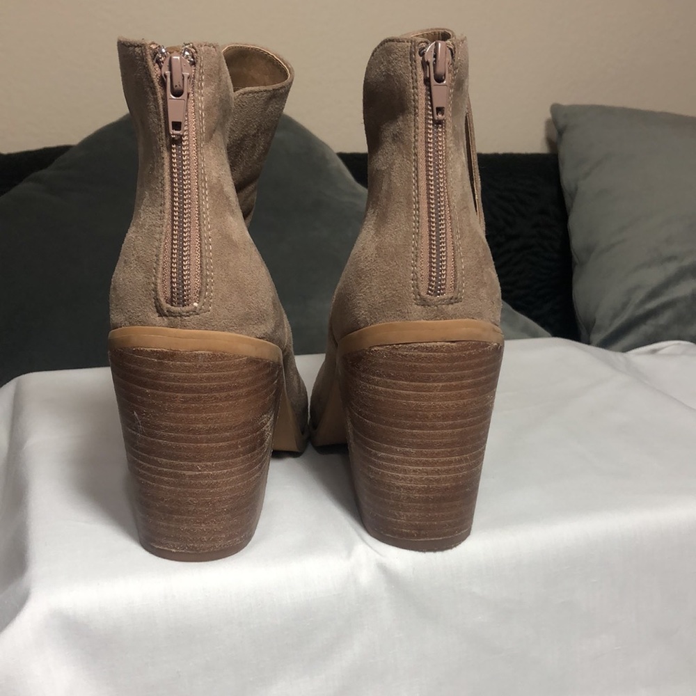 Cute suede tan/taupe colored boots size 11 - Picture 5 of 7